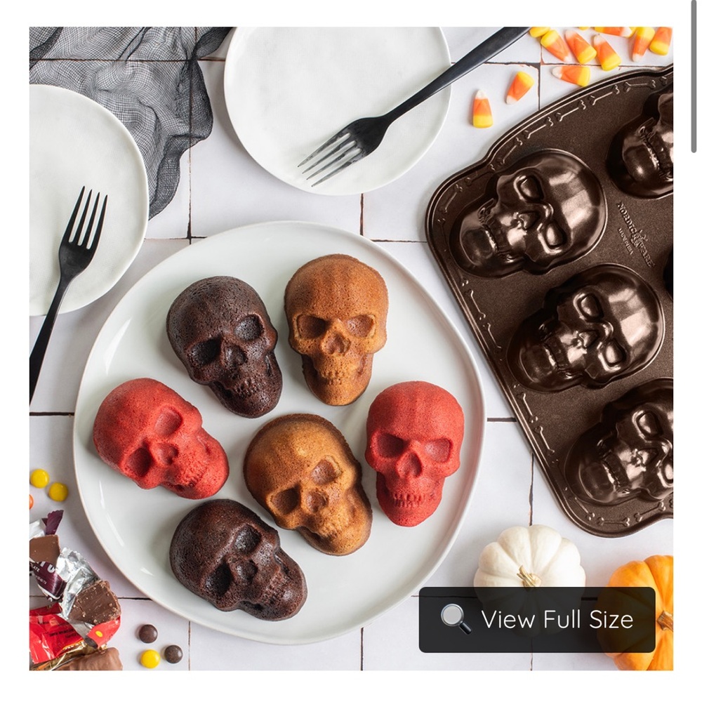 Nordic Ware Mini Skull Cakelet Pan 5 Cups. Spooky &
Haunted. - Picture 15 of 16